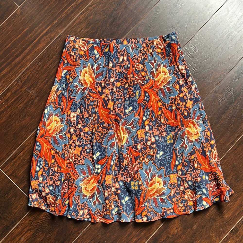 Beautiful Anthropologie skirt size Small